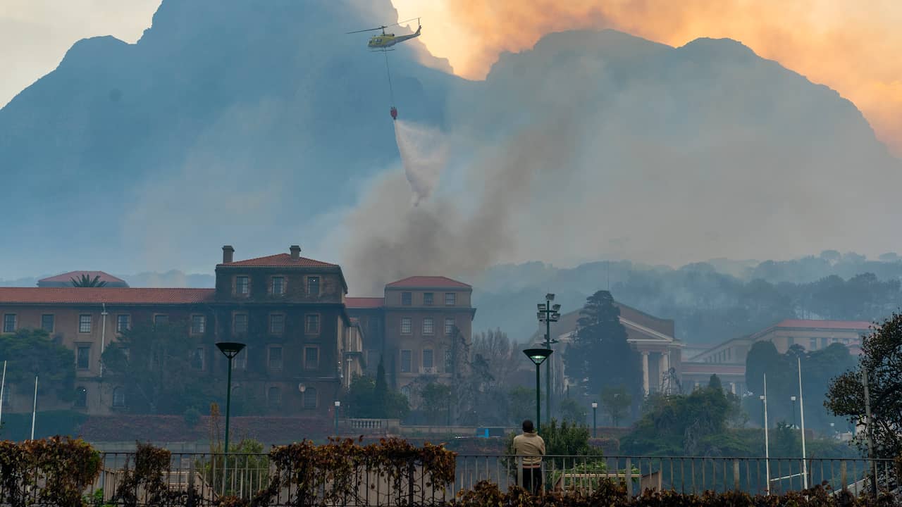 Major fire on Table Mountain in South Africa, university partly burned down |  NOW