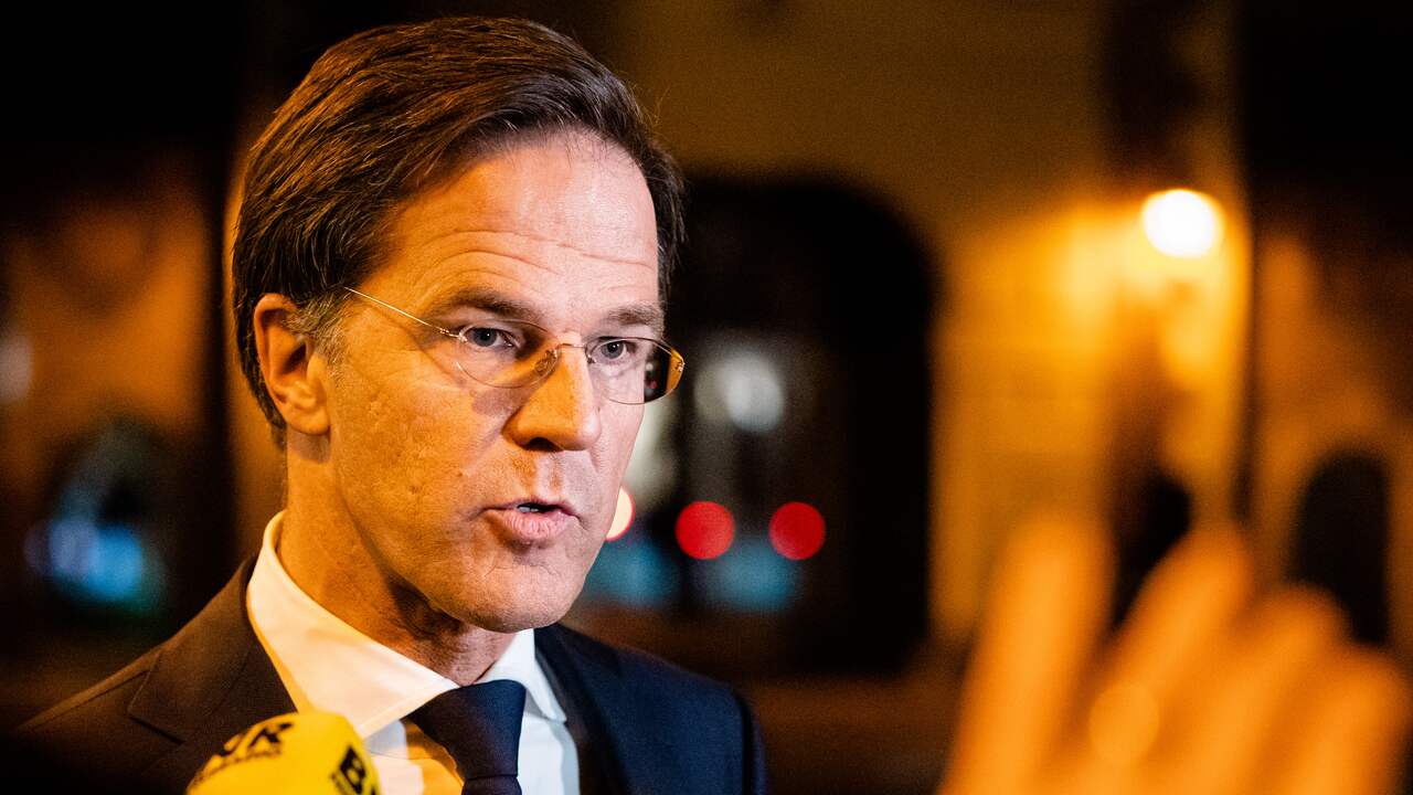 Beeld uit video: Analyse: 'Kabinet laat mensen alvast wennen aan invoering avondklok'