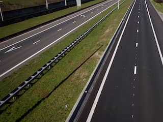 Lege snelweg vlak bij de Belgische grens
