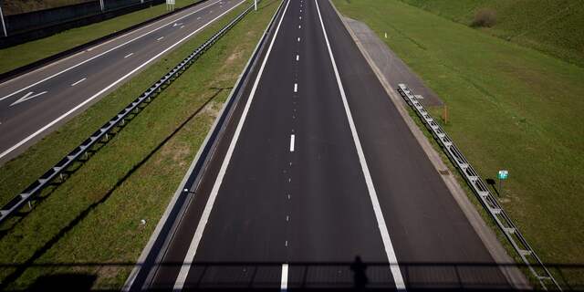 Lege snelweg vlak bij de Belgische grens