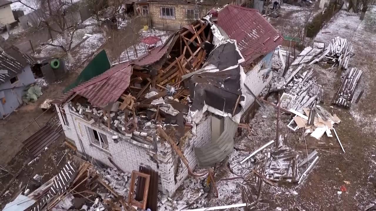 Beeld uit video: Russische luchtaanvallen veroorzaken puinhoop in Oekraïens dorp
