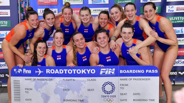 De waterpolosters na het veroveren van het Olympisch ticket op het OKT in Triëst.