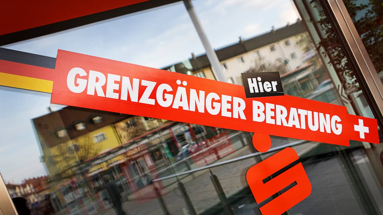 Switzerland rejects proposal to limit immigration from EU |  NOW