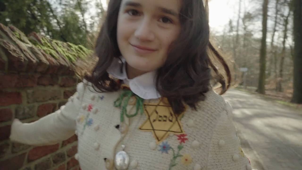 Beeld uit video: 'Anne Frank' vlogt in nieuwe YouTube-serie