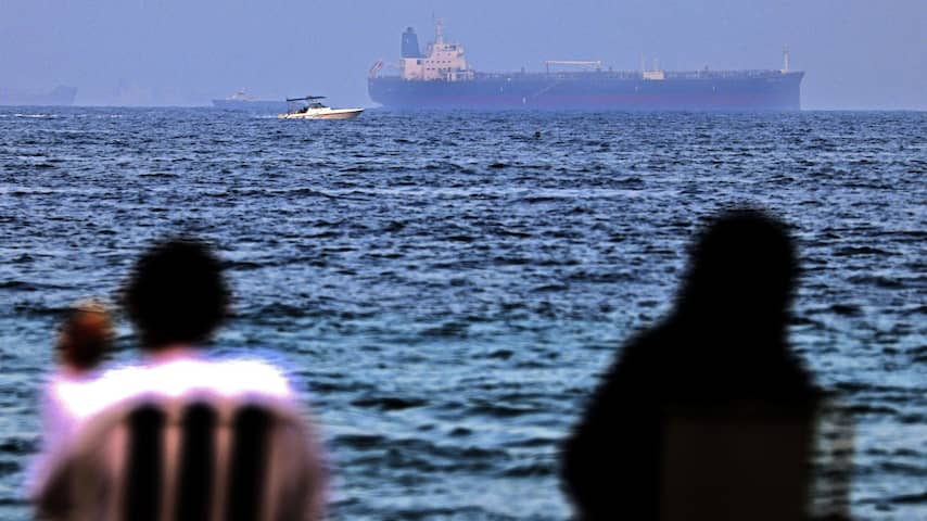 Vrachtschepen met vloeibaar gas uit Qatar stoppen vlak voor Rode Zee met varen