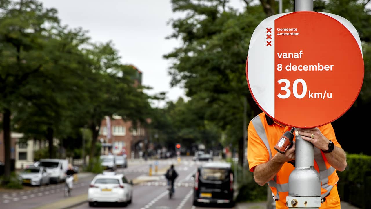 Amsterdam and Weesp Implement New 30 km/h Speed Limit for Road Safety and Flow Control