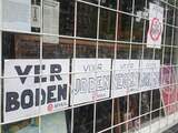 Amsterdamse galerie beplakt met 'verboden voor joden'-bordje