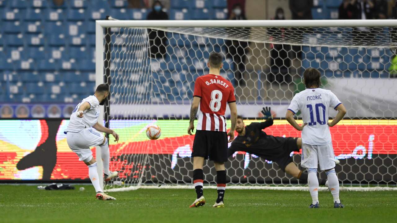 Karim Benzema bracht Real Madrid uit een strafschop op 2-0.