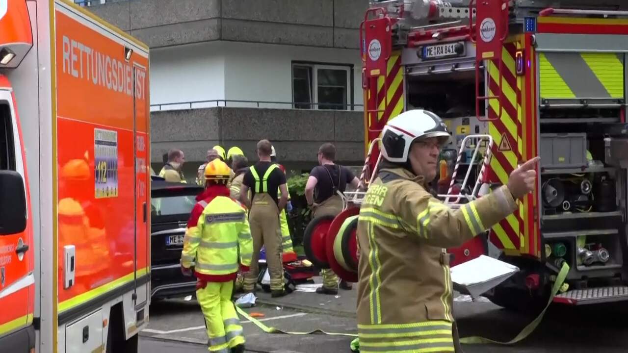 Beeld uit video: Hulpverleners rukken uit voor ontploffing in Duits flatgebouw