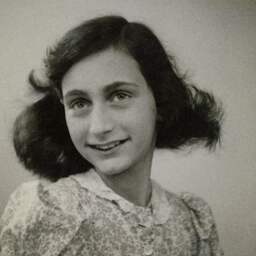 Familie Anne Frank werd verraden door Joodse notaris, aldus nieuw onderzoek