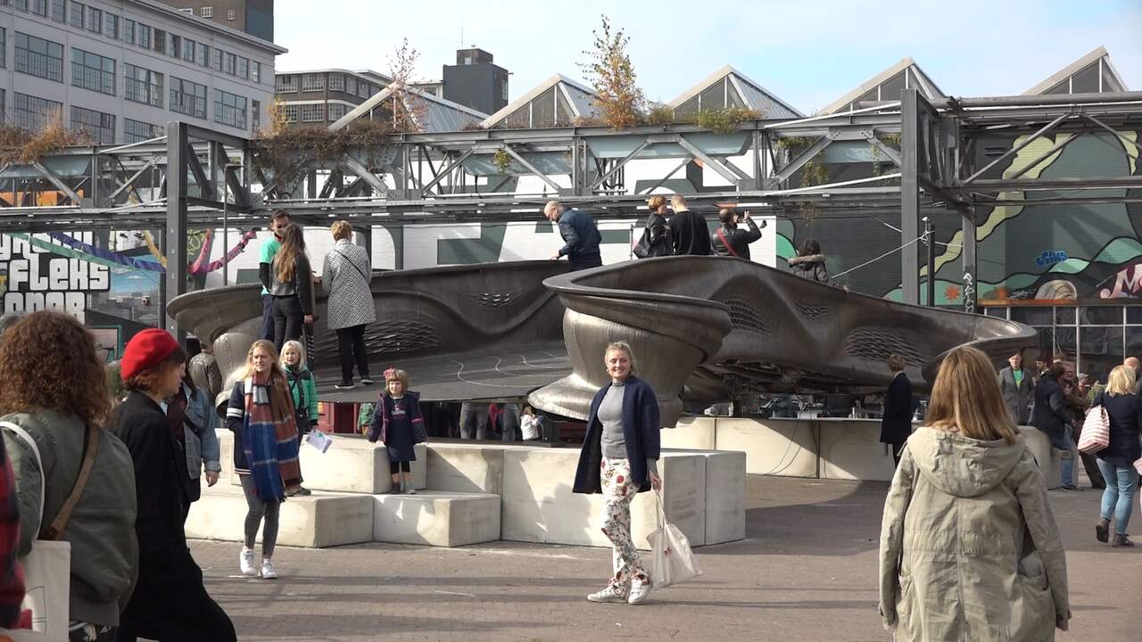 Beeld uit video: Metalen 3D-geprinte brug voor Amsterdamse Wallen gepresenteerd