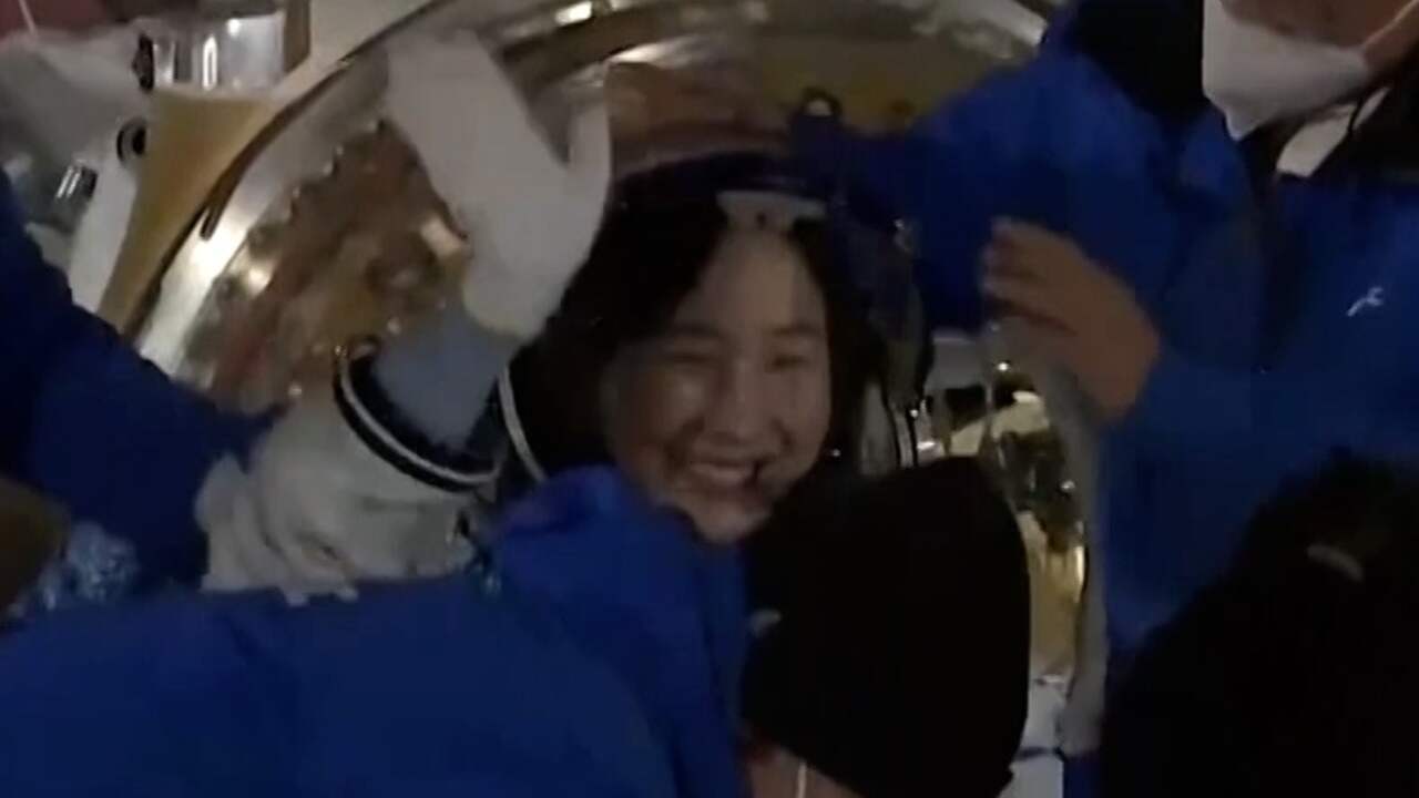 Beeld uit video: Chinese astronauten na zes maanden terug op aarde