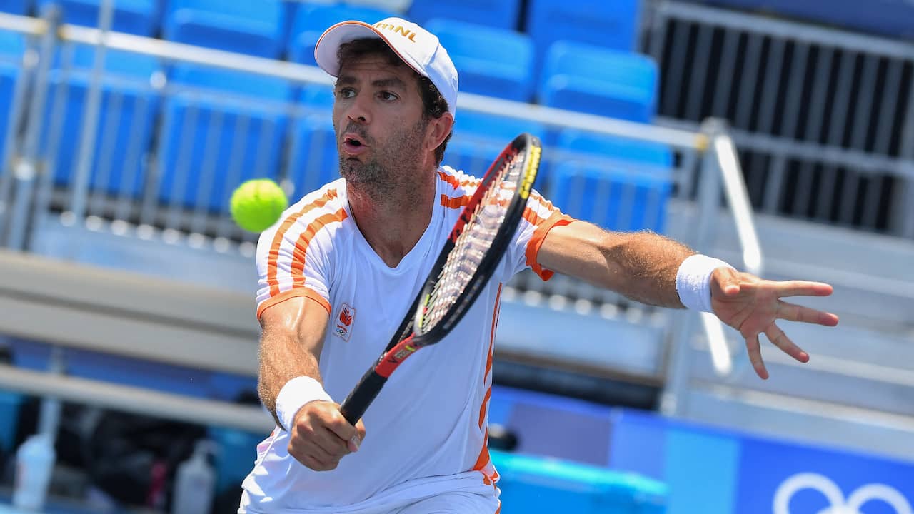 Jean-Julien Rojer testte maandag als vierde Nederlandse sporter in Tokio positief op het coronavirus.