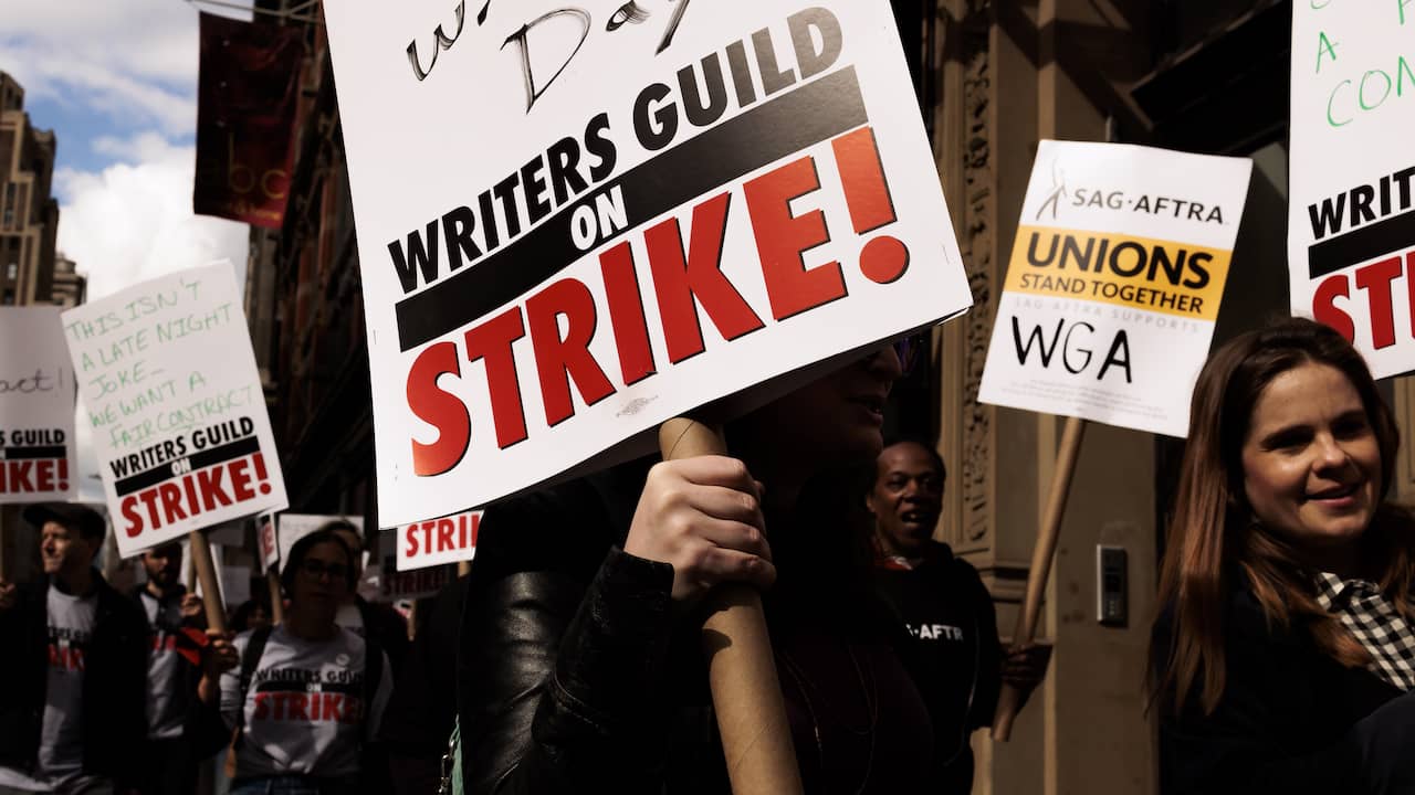 American Writers’ Union and Hollywood Studios Continue Negotiations: Day 144 of the Strike