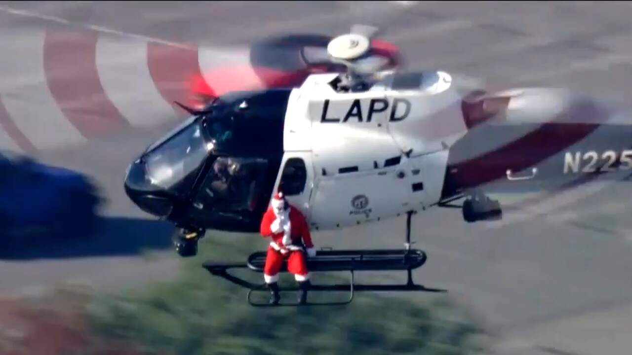 Beeld uit video: Kerstman ruilt rendieren in voor helikopter in Los Angeles