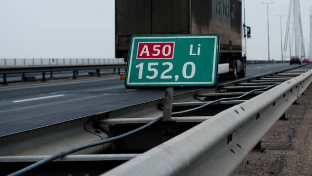 Voetganger aangereden op A50, mogelijk festivalbezoeker Daydream. Voetganger aangereden op A50, mogelijk festivalbezoeker Daydream.