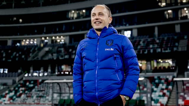 Bondscoach Mark Parsons kiest voor Jill Roord in de spits als vervanger van Vivianne Miedema.