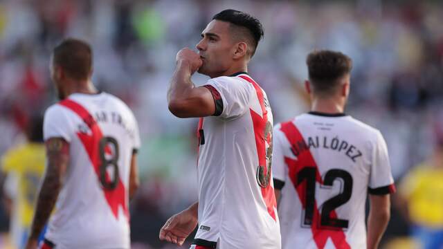 Radamel Falcao viert zijn treffer tegen Cádiz.