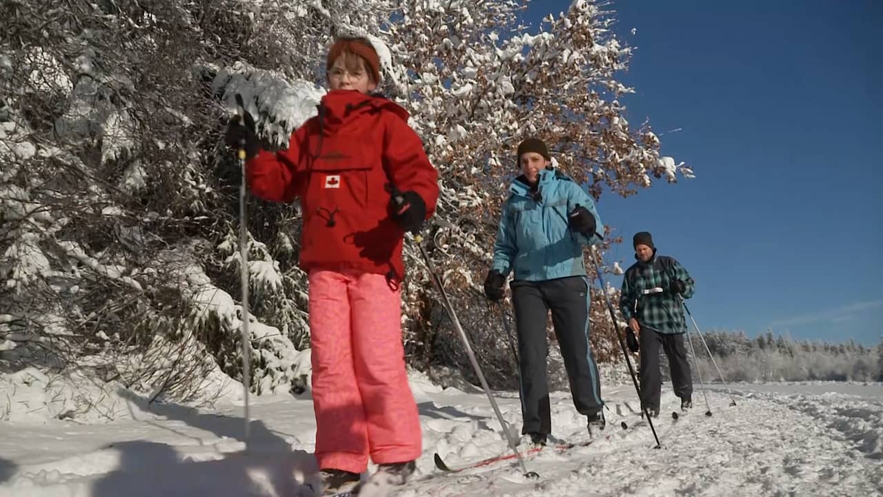 Beeld uit video: Dik pak sneeuw lokt duizenden Nederlanders naar Ardennen