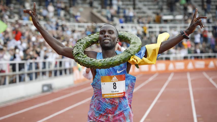 Keniaan loopt twee keer verkeerd tijdens marathon Stockholm, maar wint toch