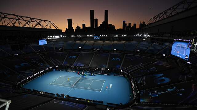 Rafael Nadal en Stéfanos Tsitsipás waren tot laat in de avond bezig met hun kwartfinale.