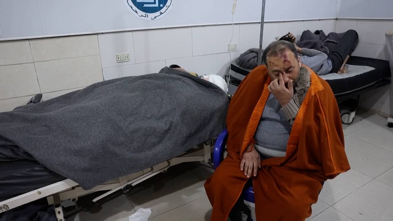 Beeld uit video: Overlevende aardbeving Syrië: 'Een houten deur heeft ons gered'
