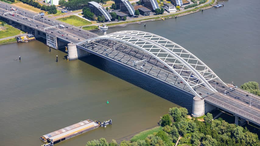 Renovatie drukke Van Brienenoordbrug vertraagd door krapte op bouwmarkt |  Economie | NU.nl