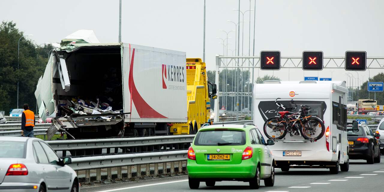 Gestrande Vrachtwagen Op A28 Zorgde Voor Flinke File Richting ...