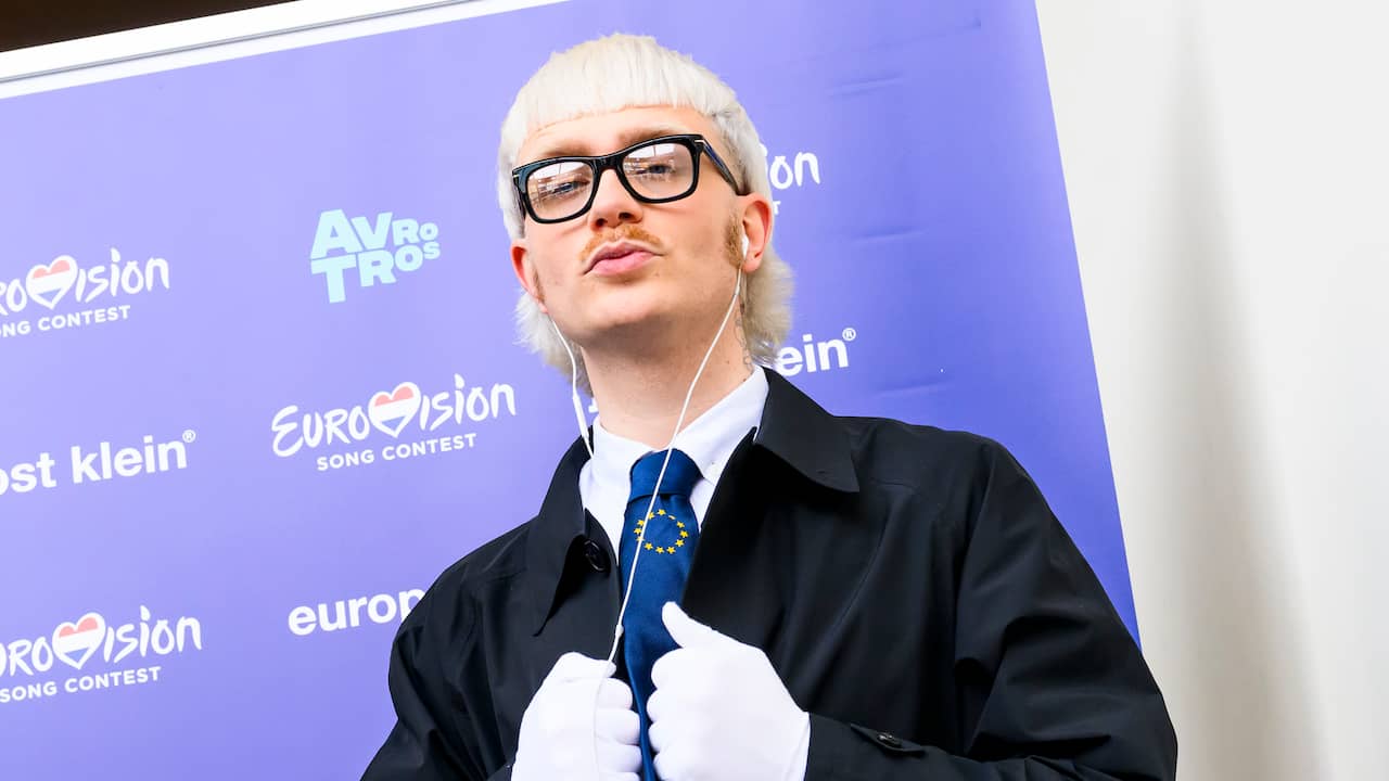Vrienden van Joost Klein ook op podium tijdens Songfestivalact Europapa Songfestival NU.nl