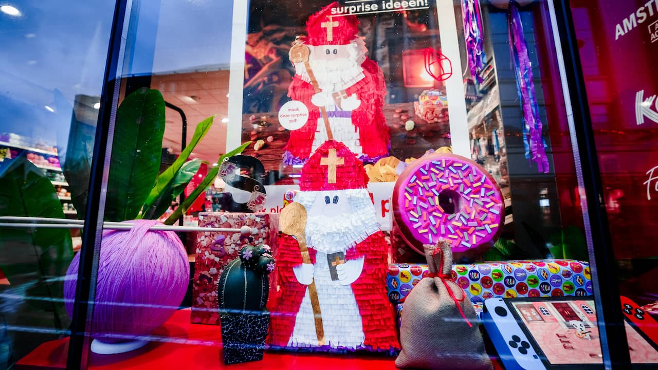 Complex microfoon slagader Sinterklaas bestaat (haast) niet meer in de winkelstraat | Economie | NU.nl