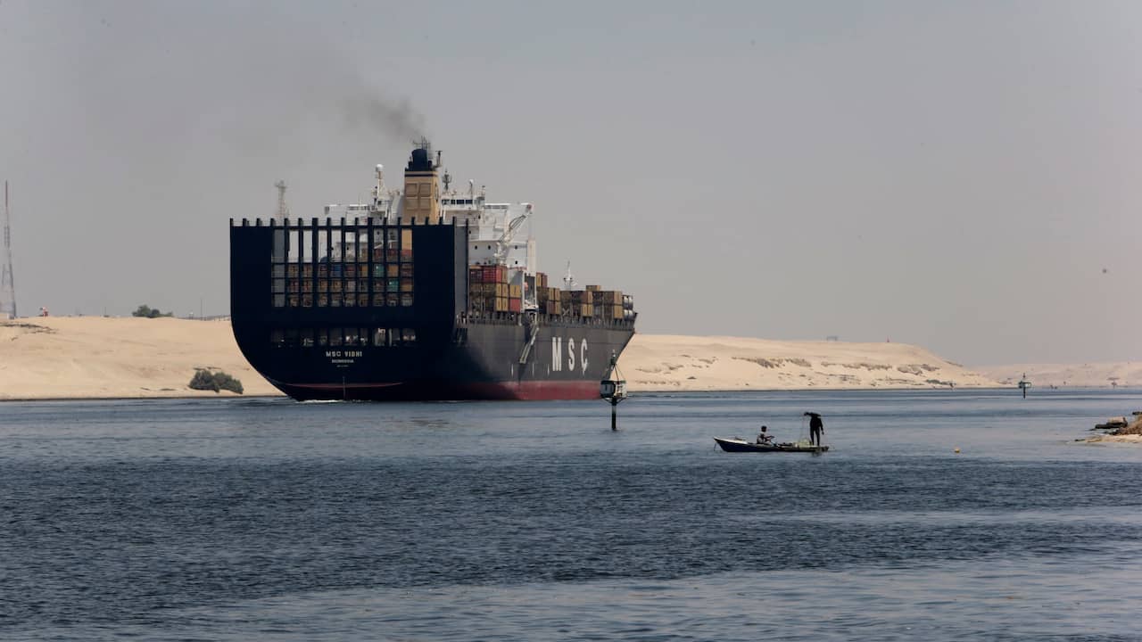 Last vessels leave on Saturday from the Suez Canal |  NOW