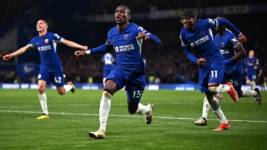 Chelsea verslaat Tottenham in derby en nadert United tot drie punten