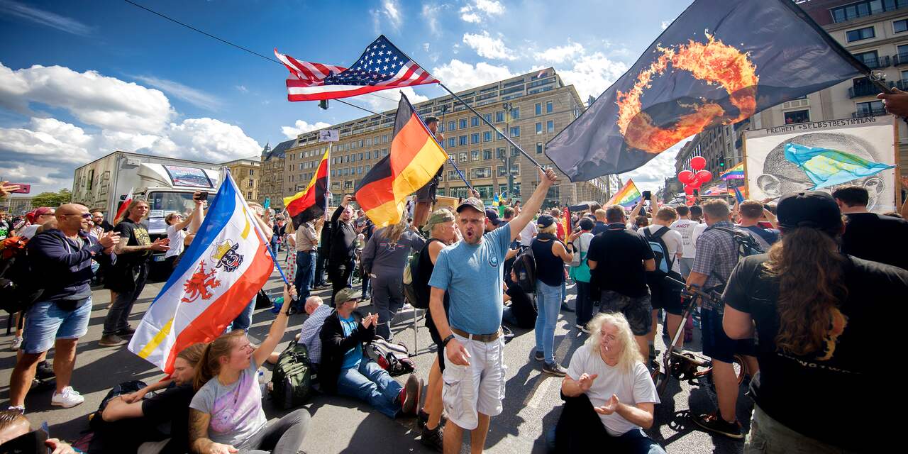 Driehonderd arrestaties bij roerig coronaprotest in Berlijn