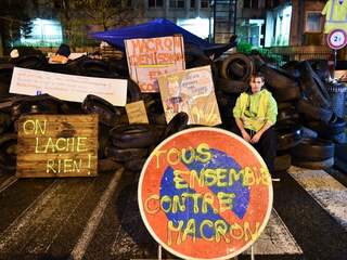 Franse tankstations zonder benzine door blokkades 'Gele Hesjes'