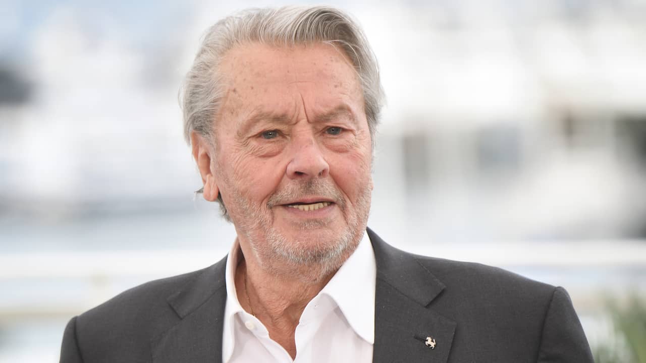 Acteur Alain Delon (83) loopt geen blijvende schade op door beroerte |  Achterklap | NU.nl