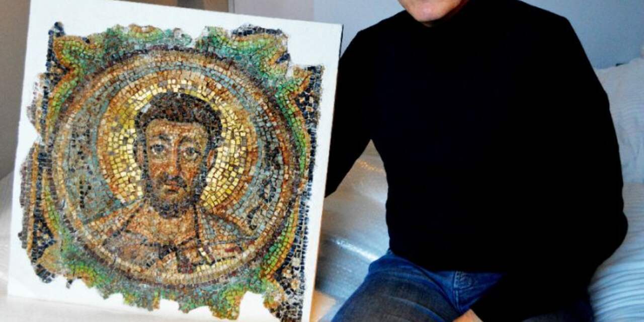 Nederlandse kunstdetective geeft Byzantijns kunstwerk terug aan ambassade Cyprus