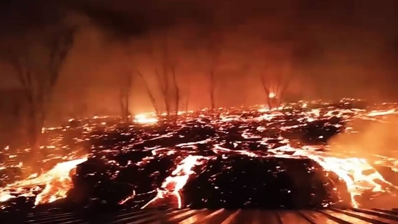 Beeld uit video: Hawaïaan filmt hoe lava gevaarlijk dicht bij huis komt