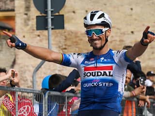 Alaphilippe is helemaal terug met Giro-ritzege na aanval van 138 kilometer