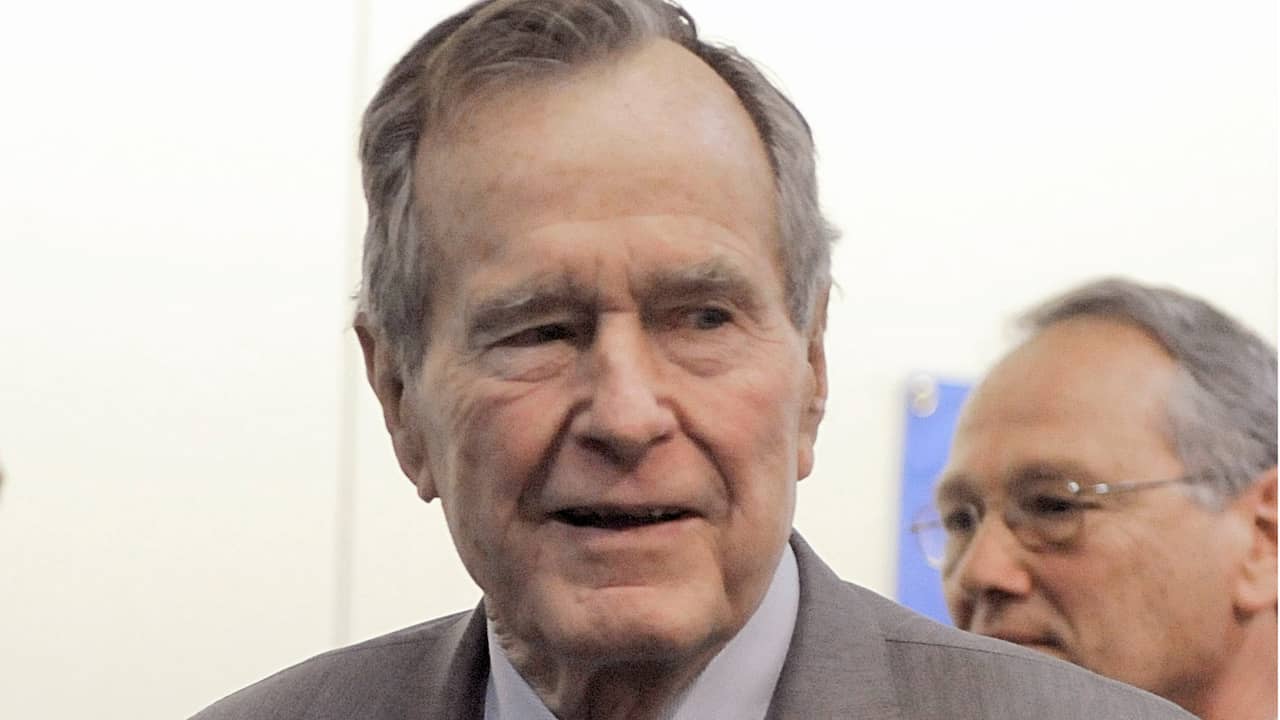 Beeld uit video: George H.W. Bush overleden: vier bepalende momenten