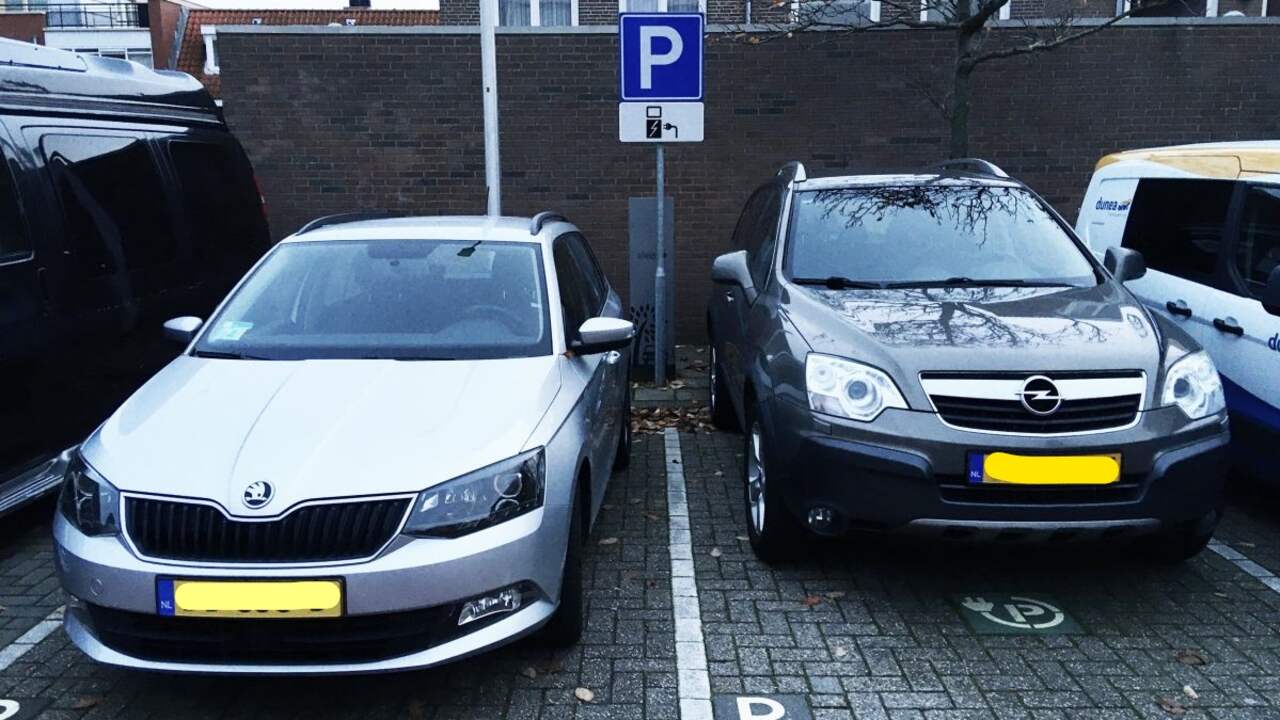 Mag Je Bij Een Laadpaal Parkeren Met Een Normale Auto Nu Het Laatste Nieuws Het Eerst Op Nu Nl