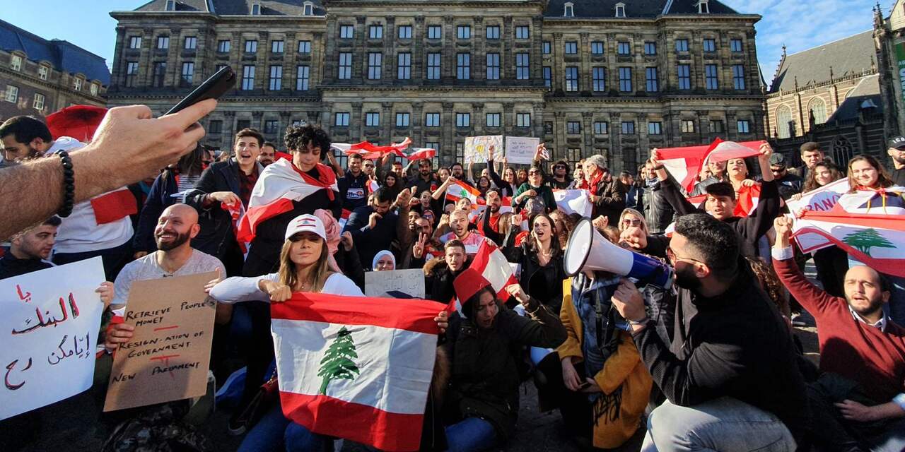 Honderden demonstranten op de Dam protesteren tegen Libanees regime