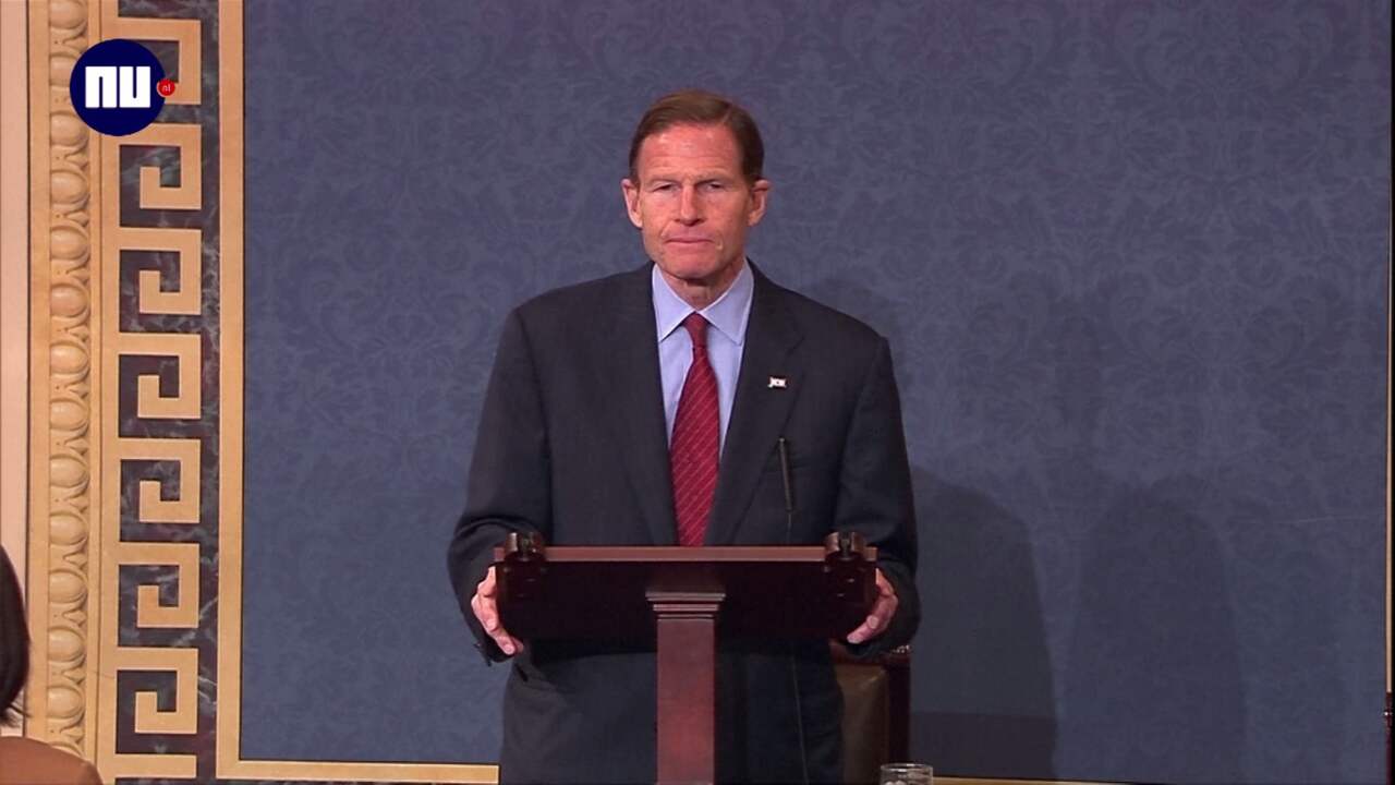 Beeld uit video: Senator Conneticut verdedigt standpunt minister van Justitie tegen inreisverbod