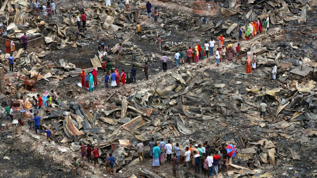 Major Fire Destroyed Fifteen Thousand Houses In The Slum Of Bangladesh ...