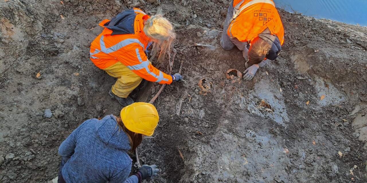 Tientallen mogelijk middeleeuwse skeletten gevonden in Vianen