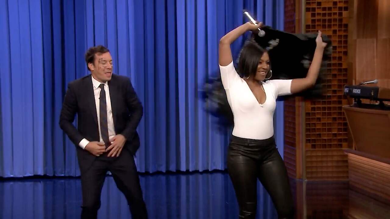 Tiffany Haddish danst erop los bij playbackwedstrijd met Jimmy Fallon