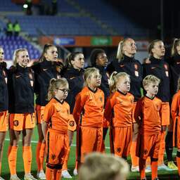 Oranjevrouwen spelen richting WK besloten oefenwedstrijd tegen jongensteam
