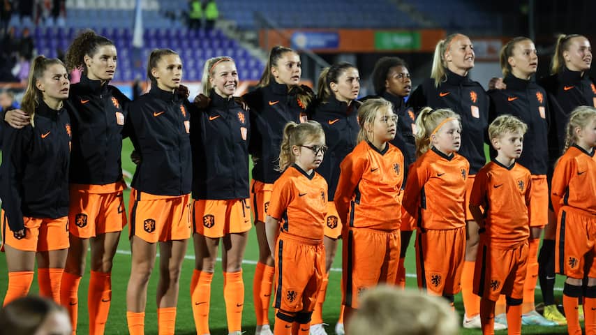 Oranjevrouwen spelen richting WK besloten oefenwedstrijd tegen jongensteam