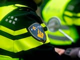Auto raakt van de weg en botst tegen boom Willem van Oranjelaan