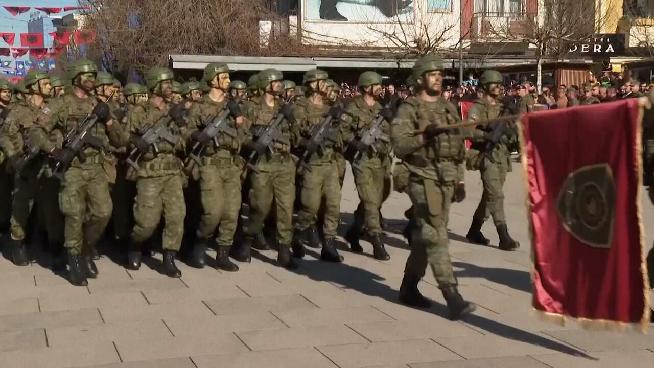Beeld uit video: Kosovo viert 15 jaar onafhankelijkheid met militaire parade