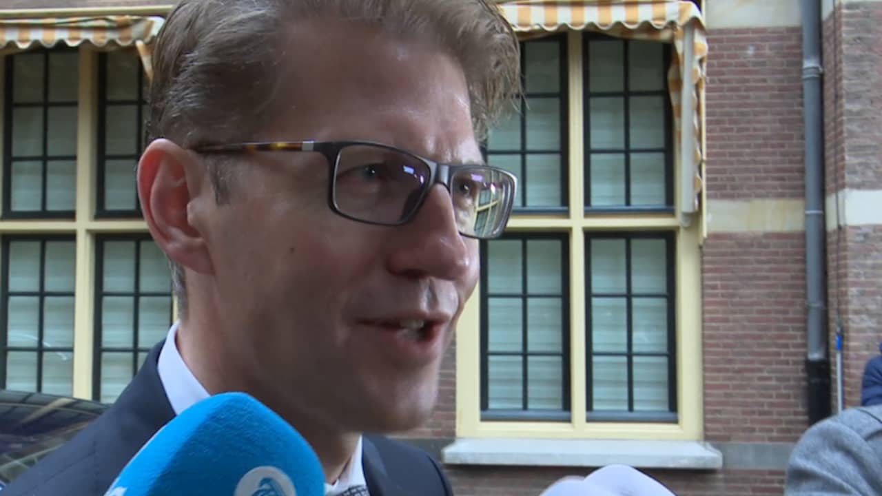 Beeld uit video: VVD'er Sander Dekker reageert op nieuwe baan Teeven
